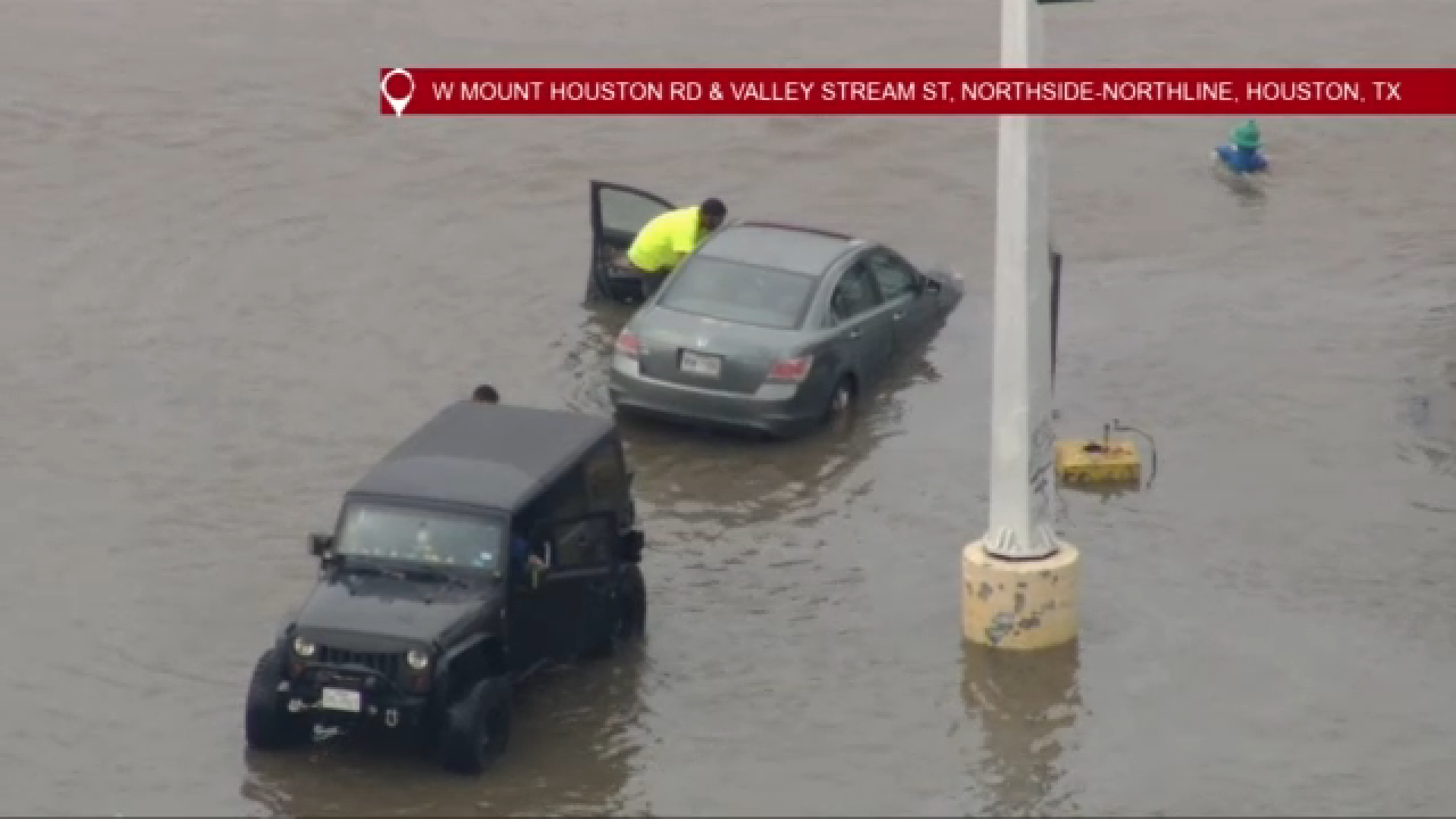 Heavy rainfall, street flooding leaves vehicles stranded in north Houston