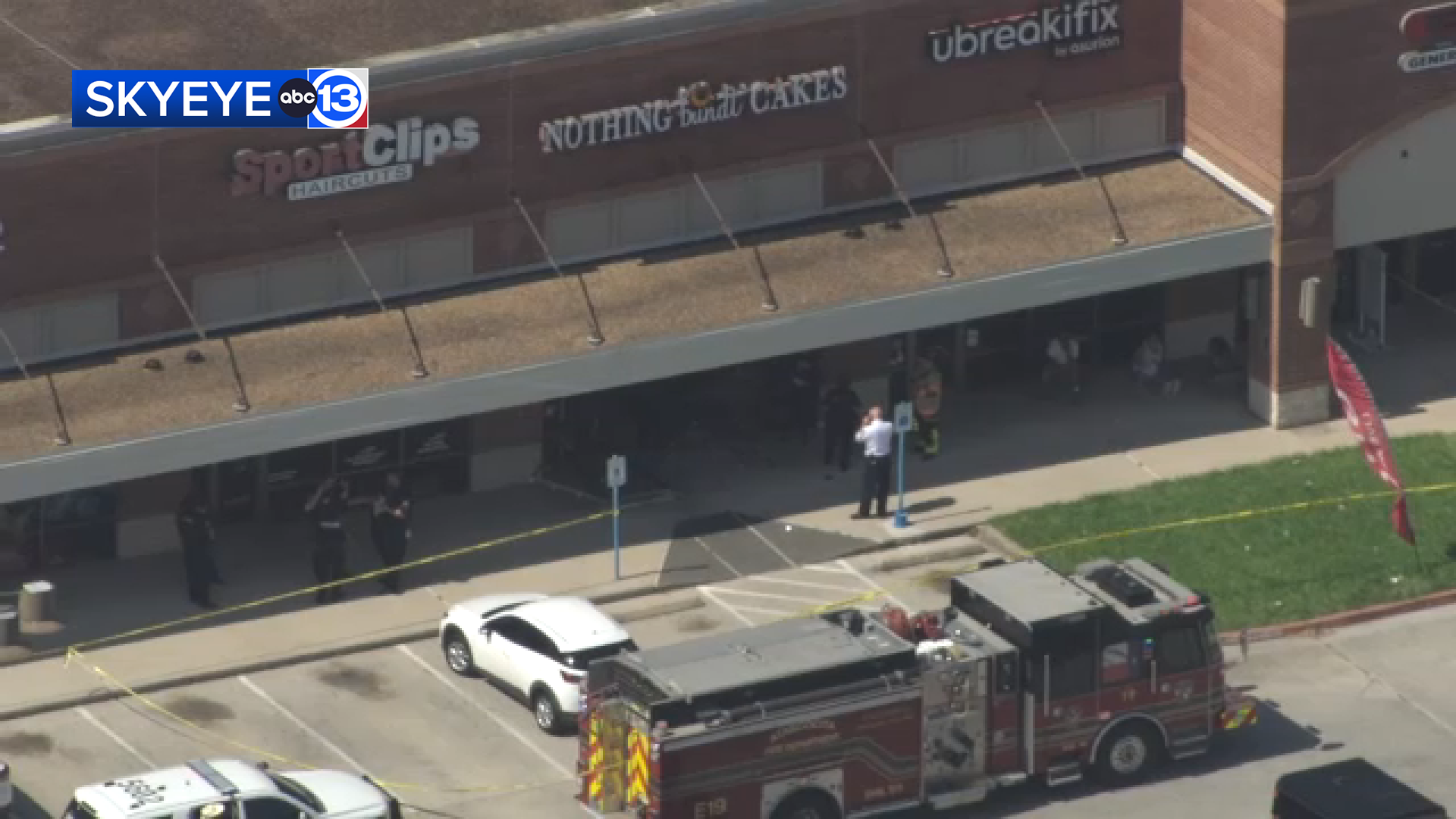Worker dead, person hurt after car crashed into Nothing Bundt Cakes store in Atascocita: Deputies