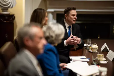 Texas governor's office asked for broadband rules that help Elon Musk's Starlink